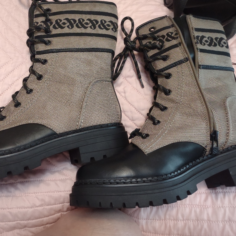 Boots - Picture 5 of 5